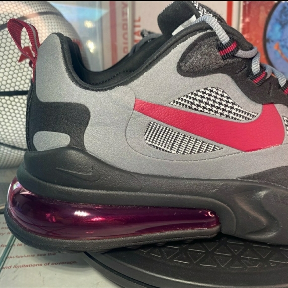 Nike Airmax 270s - Picture 2 of 12